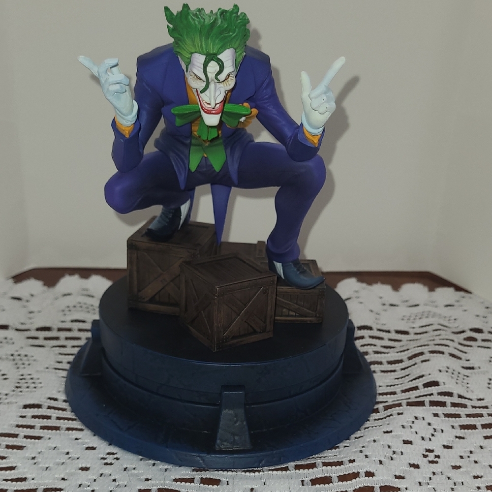 DC The Joker Hush Jim Lee Statue Gamestop Exclusive